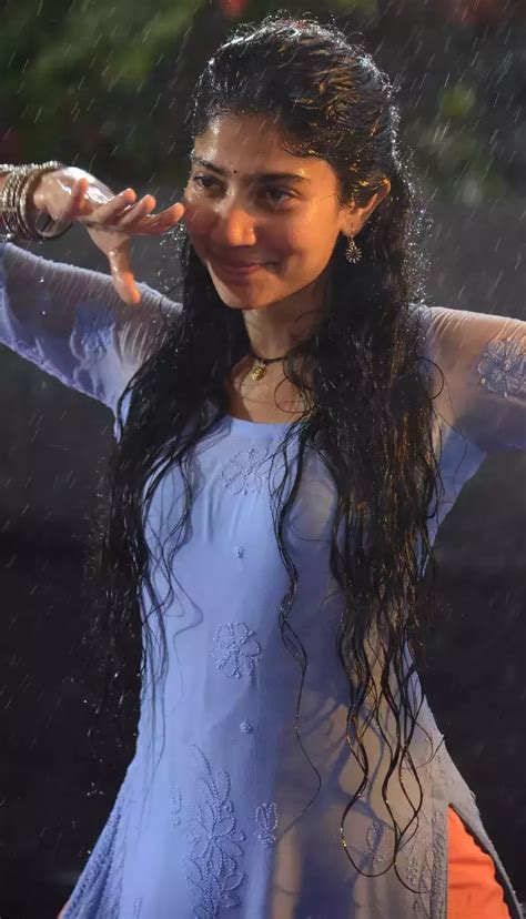 sai pallavi boob